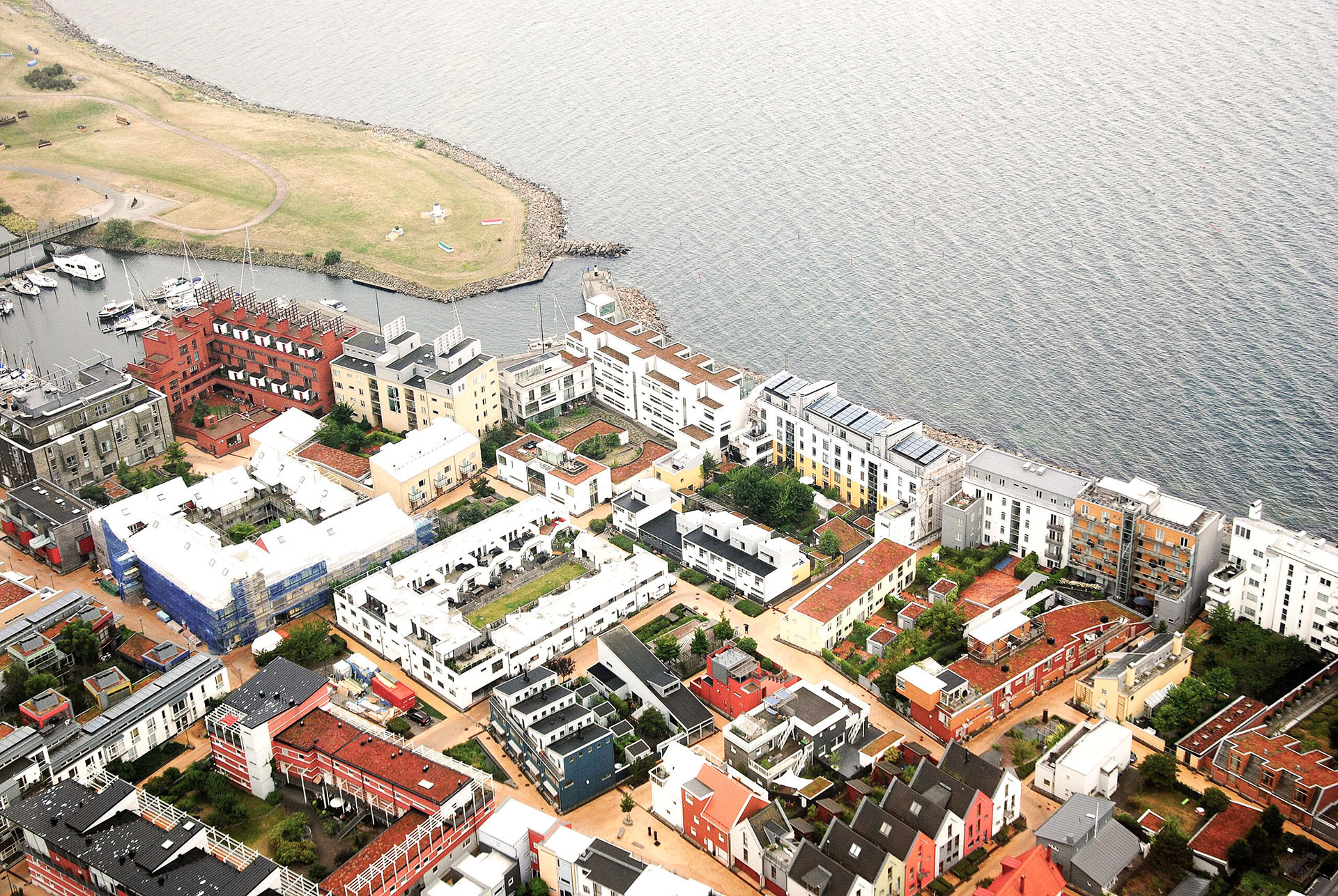 Čtvrť Västra Hamnen ve švédském Malmö je příkladem experimentálního udržitelného urbanismu.