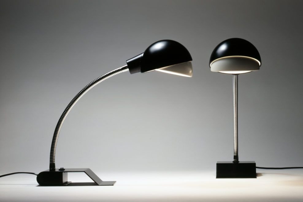 Stolní lampa A702.