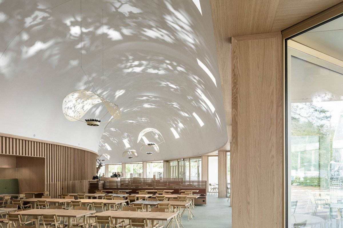 Návštěvní pavilon v národním parku Hoge Veluwe od dvou architektonických kanceláří De Zwarte Hond a Monadnock