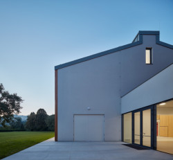 Sportovní hala v Novém Hrozenkově od studia Consequence Forma