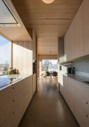 Červený dům z betonu v Lillehammeru, Sanden + Hodnekvam Architects/ John Sanden, Ingvild Hodnekvam, Anders Bjørneseth.