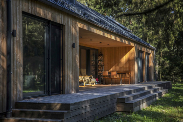 Maximální propojení s přírodou (Moderní dřevostavba v Kersku, arch. návrh Labor 13, generální dodavatel VESPER HOMES)