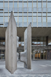 Dojde zřejmě k výměně pláště, což je náročná disciplína. Bylo tu jednoduché sklo, část pod okny je minimálně zateplena. Používalo se takzvané pěnosklo anebo polystyren. „To byl za socialismu drahý a nedostupný materiál," říká Josef Holeček.