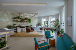 Ondřej Bělica - Ateliér na náměstí: Kadeřnický salon je pojat jako jeden otevřený prostor