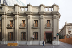 Chilské muzeum předkolumbovského umění v Santiagu, autor: Smiljan Radic, 2014