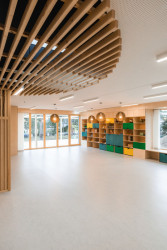 Akustické podhledy ze dřeva (Mateřská škola ve Vědomicích, Architip)