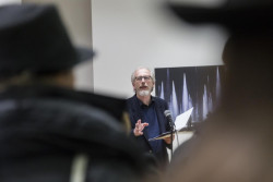 Václav Šedý zahajuje výstavu, Galerie Jaroslava Fragnera