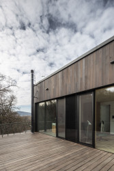 Jeden z hlavních požadavků majitelů byl výhled na hrad Devín. (Dům Devín, plusminusarchitects)