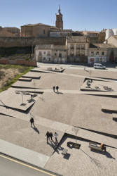 Městský mobilář mmcité najdeme po celém světě. Třeba ve Španělsku na Plaza Almazán.