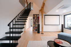 Interiérová designérka Kamila Jarkovská navrhla interiér zrekonstruovaného rodinného domu na pražském Žižkově