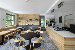 Zrekonstruovaný penzion v Hřensku od architektek z ateliéru Ykony