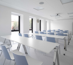 Společnost Wiesner-Hager je odborníkem na kancelářskou architekturu. Mimo to ale vybavuje eventové a konferenční prostory kulturních domů, hotelů a škol