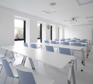 Společnost Wiesner-Hager je odborníkem na kancelářskou architekturu. Mimo to ale vybavuje eventové a konferenční prostory kulturních domů, hotelů a škol