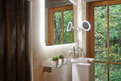 V koupelně máte trochu pocit, jakoby jste stáli venku v zeleni. 