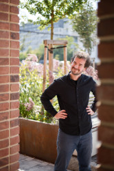 Na fasádách komplexu Lihovar najdeme různé typy cihelných pásků. Přispívají k rozmanitosti.