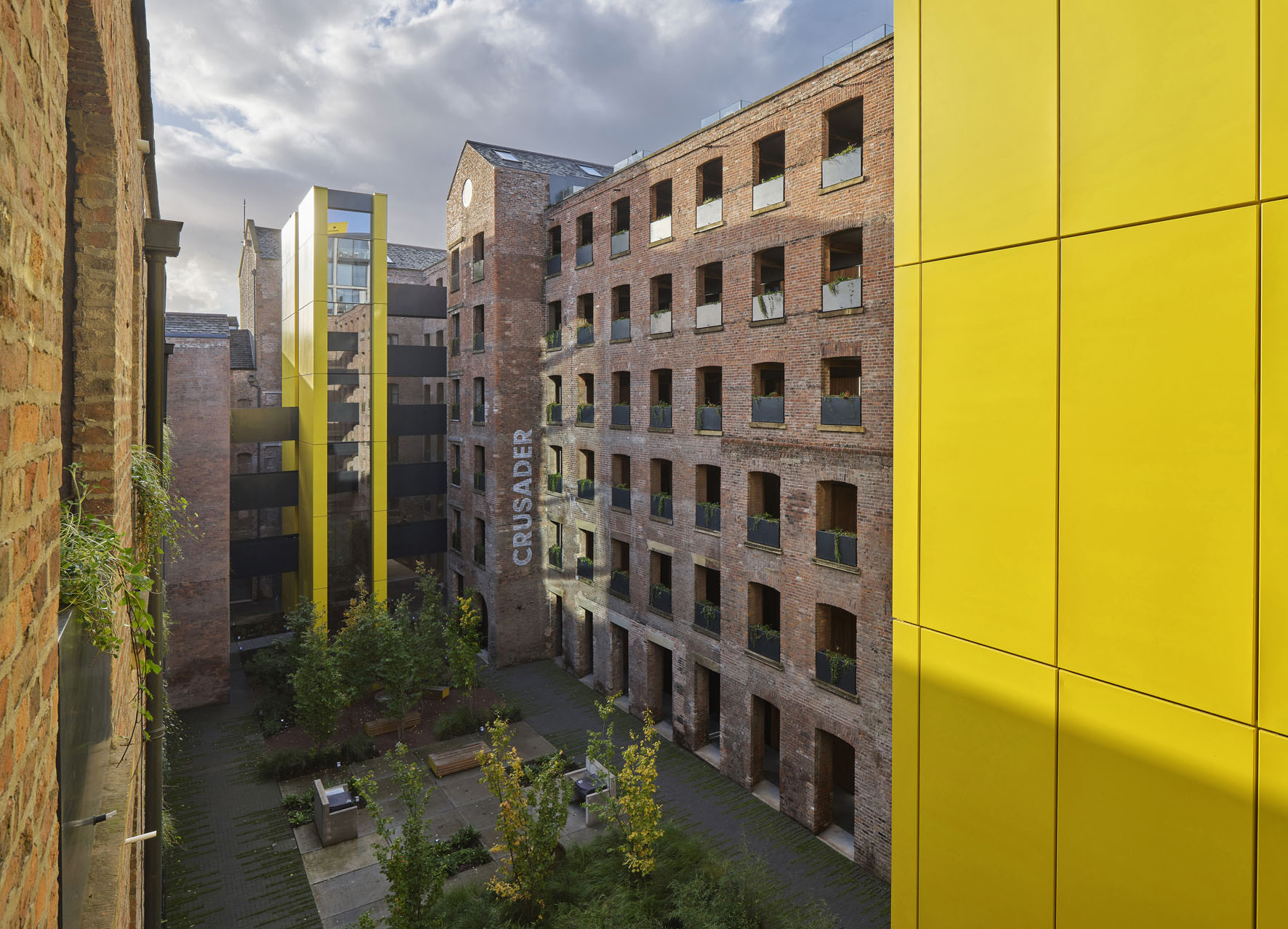 Projekt Crusader Works: Přádelny v centru Manchesteru přestavěné na bydlení, studio shedkm