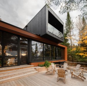 Víkendový dům z prefabrikovaných modulů, Figurr Architects Colective