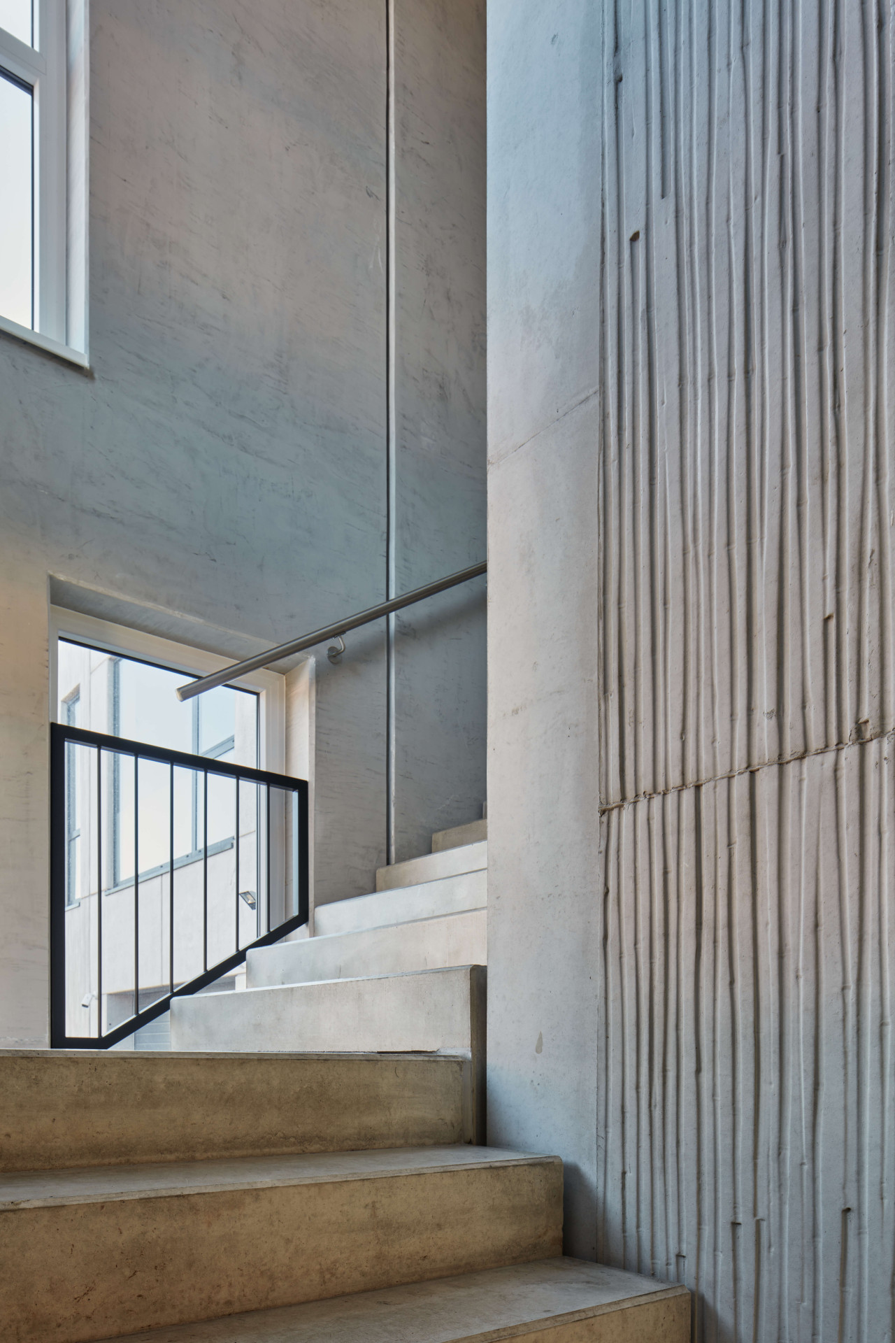 Architekti z Ateliéru stavebních konstrukcí realizovali v pražských Čakovicích skladové haly