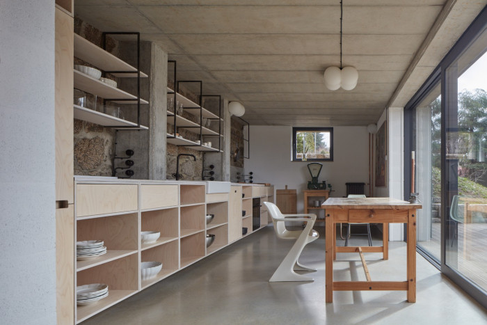 Dům za zdí, Mjölk architekti