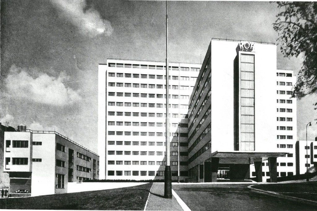 Dům odborových svazů v Praze na Žižkově navrhli přední českoslovenští architekti Josef Havlíček a Karel Honzík ve 30. letech, dobové foto.