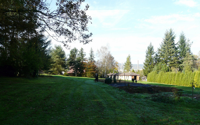 Zahrada s původním objektem