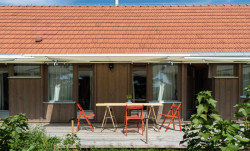 Dům na venkov, Michal Šiška: Jako svůj příspěvek „namísto akademických lamentací“ nabízí architekt Šiška alternativu komerčních katalogových projektů