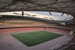 Během zimní olympiády v něm sice neproběhnou žádná sportovní utkání, poslouží ale k zahajovacím a závěrečným ceremoniím. Budova s kapacitou 80 000 diváků patří mezi vůbec nejslavnější olympijské stadiony moderní éry.