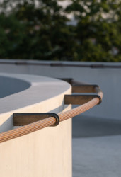 Sochařské zábradlí od Aleše Hnízdila