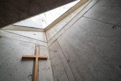 Detail světlíku (Kaple v Praze-Záběhlicích; JIRSA – ARCHITEKTI)