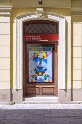 Nejúspěšnějším plakátem se staly vlajky pro městskou knihovnu v Bratislavě