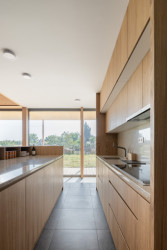 Rodinný dům od z pera architekta Tomáše Šeba a studia ROAR ve slovenské vesnici Palárikovo