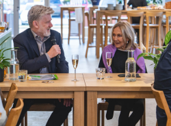 Rektor ČZU Petr Sklenička a architektka Eva Jiřičná