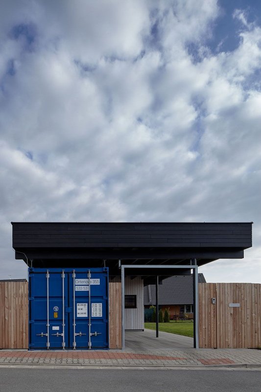 Mjölk architekti, Dům V plotě - foto