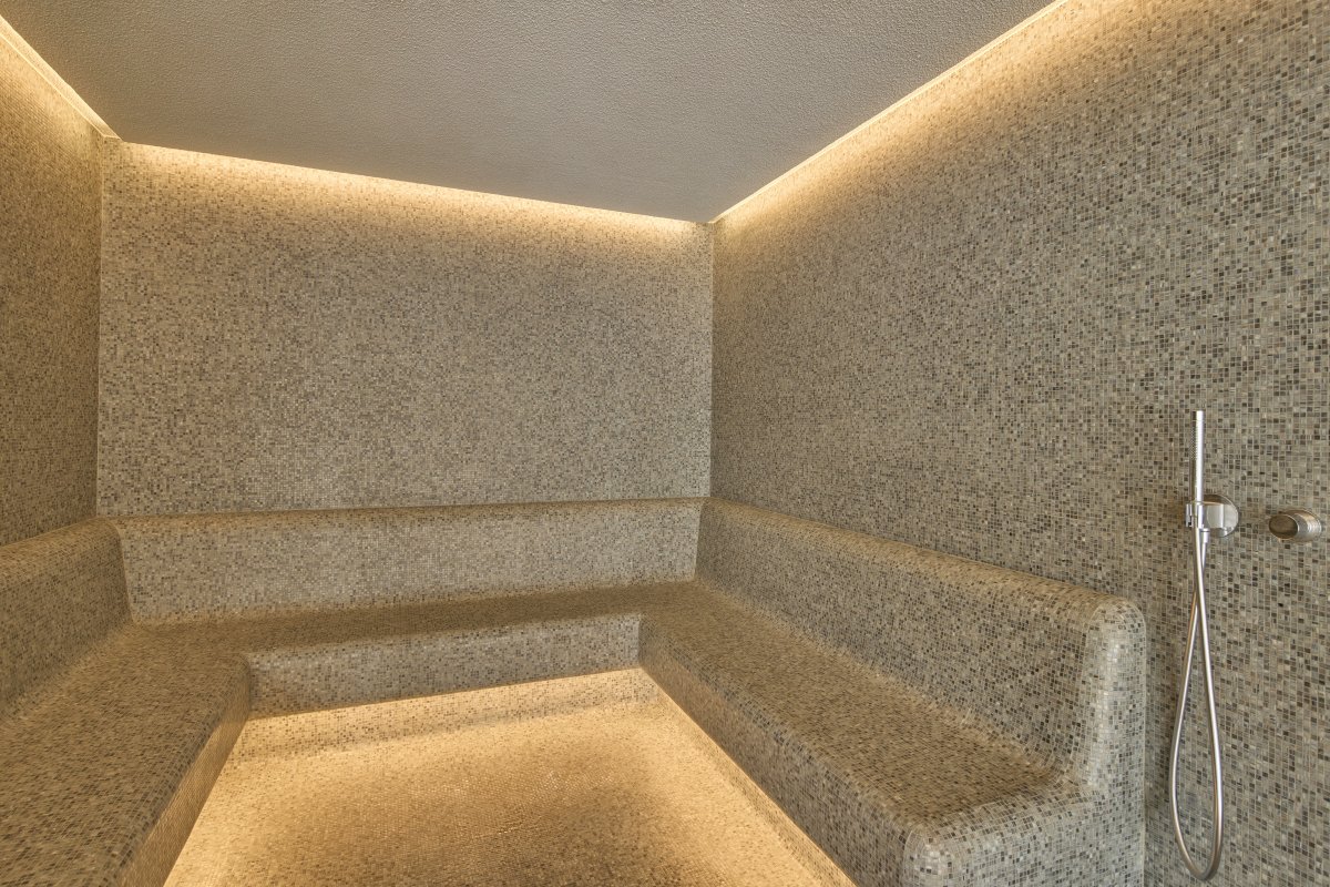 Nové spa v hotelu Fairmont Golden Prague: bazén, vířivka, sauny i umění