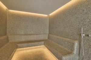 Nové spa v hotelu Fairmont Golden Prague: bazén, vířivka, sauny i umění