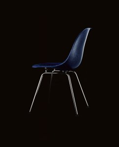 Židle Eames fiberglass, námořnická modrá.