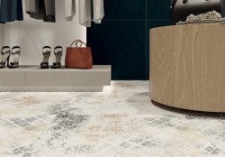 Dekor Ornamento 60 x 60 cm navazuje na populární patchworkové dekory.