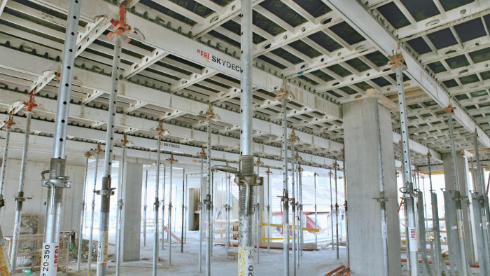 Panelové stropní bednění SKYDECK v kancelářské budově Crystal v Praze