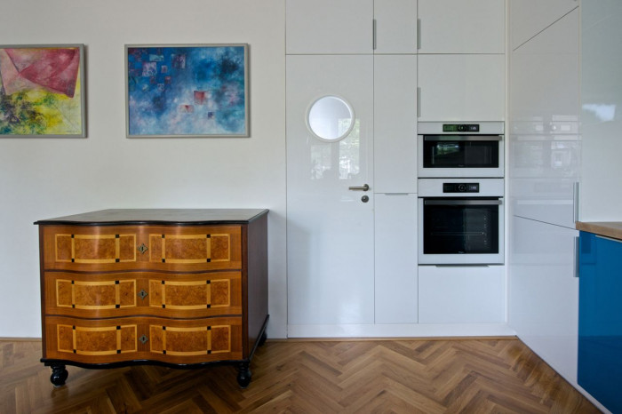 Mooza architecture, Byt na modré vlně – foto