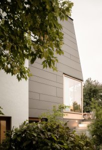Přestavba řadového domu v Praze-Dědině od studia SOA architekti