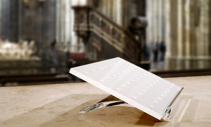 Úprava presbytáře katedrály sv. Víta, Václava a Vojtěcha v Praze, stojánek pod misál, ARN