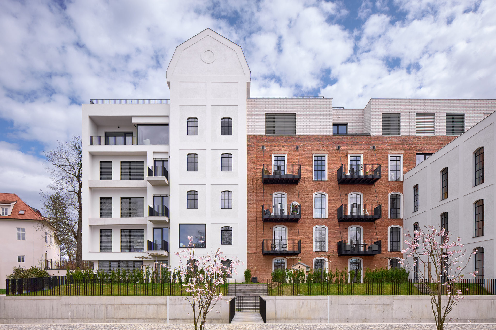 Staré se tu potkává s novým. (mar.s architects, obnova Žitného mlýna v Boršově nad Vltavou)