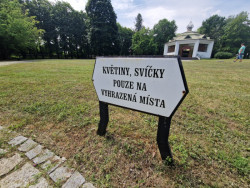 Do 15. 2. 2024 je možné posílat návrhy do soutěže o nový orientační systém a mobiliář na pražských hřbitovech.