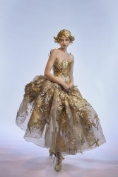 Projekt Red Carpet realizovaný studenty a studentkami Ateliéru designu oděvu a obuvi na Vysoké škole uměleckoprůmyslové v Praze (UMPRUM) - Šárka Zejdová