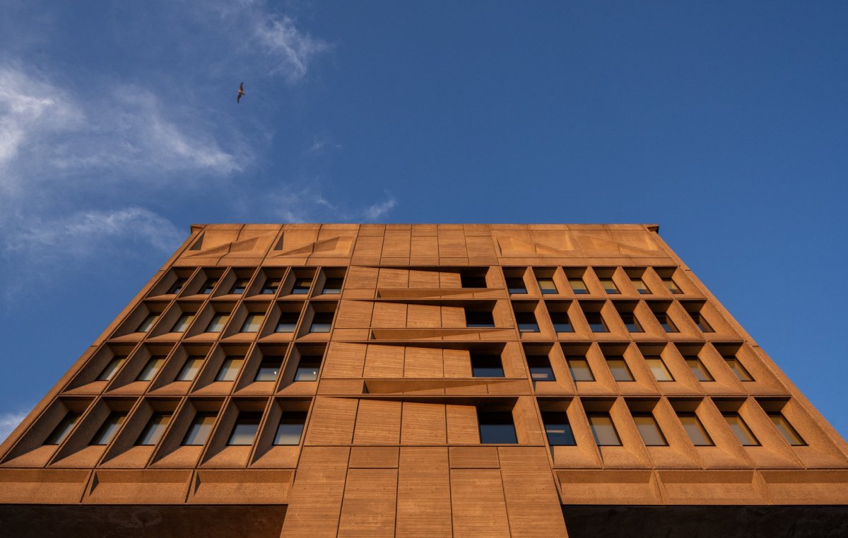 Administrativní brutalistickou budovu v americkém New Haven proměnili architekti ze studia Becker + Becker na luxusní hotel Marcel