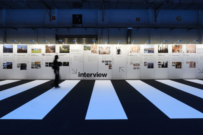 Expozice zahrnuje čtyřicet projektů pocházejících od architektů, specialistů na interiér, osvětlení a krajinářský design z různých koutů světa.