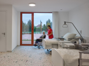 Pokoje jsou převážně jednolůžkové, několik jich má lůžka dvě. (Domov pro seniory; David Kraus)