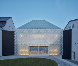 Hlavní cenu České ceny za architekturu 2020 získalo sídlo firmy Lasvit v Novém Boru od studia ov architekti/ Jiří Opočenský, Štěpán Valouch. Foto: BoysPlayNice