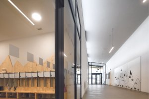 Mateřská škola Doubek v Pardubicích, Med Pavlík architekti: Tu mohou děti využívat pro hraní
