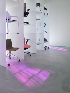 Konsepti nedávno otevřelo nový showroom s velkoformátovou projekcí, která v mnohém posouvá hranice vizualizací interiérů, za architektonickým návrhem stojí studio Perspektiv